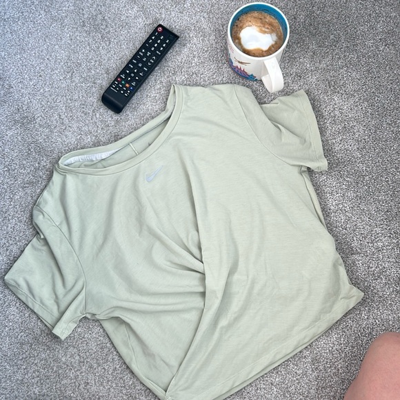 Nike Green Cropped Shirt - Picture 1 of 4